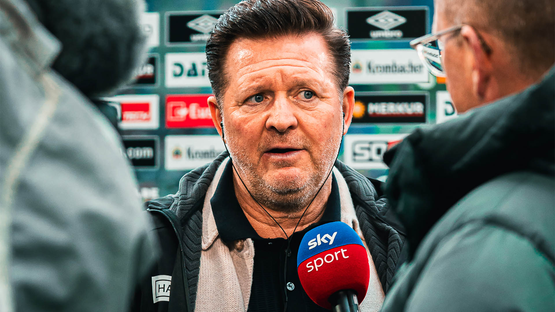 Christian Titz am Sky-Mikrofon.