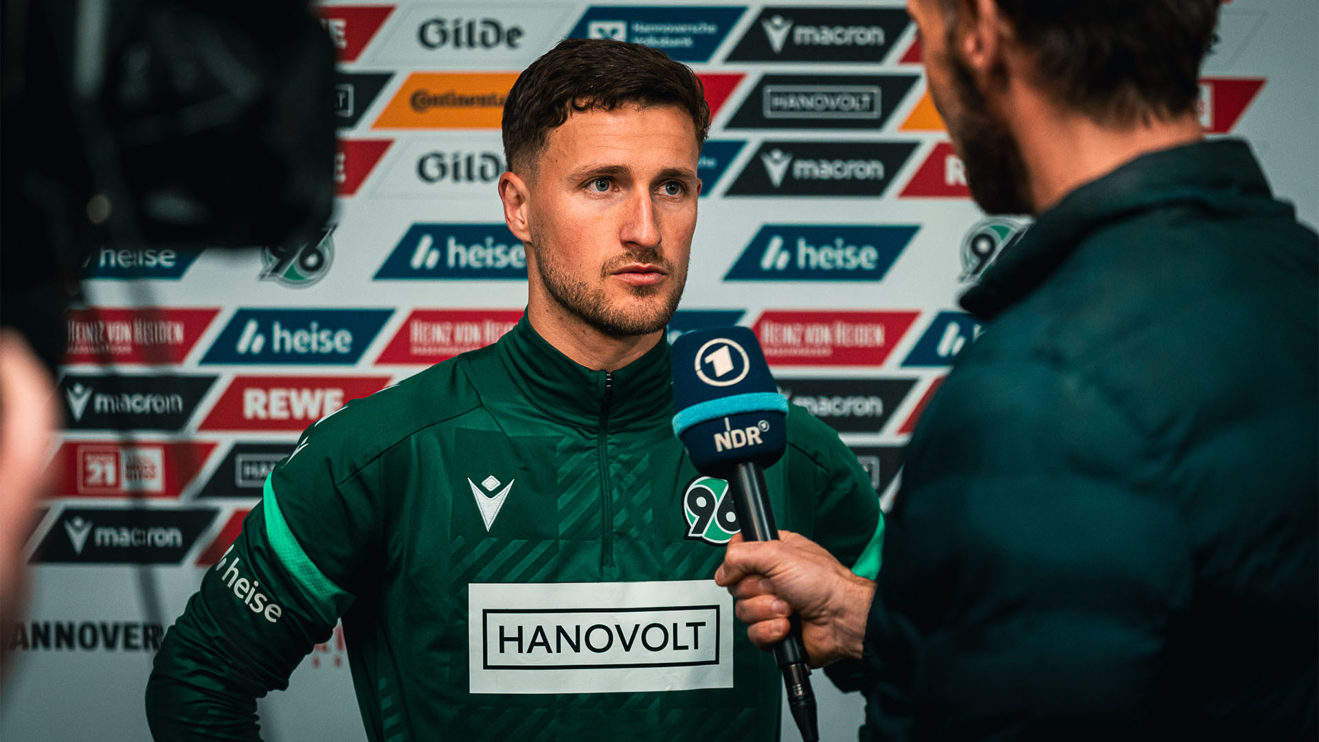 Enzo Leopold am NDR-Mikrofon.