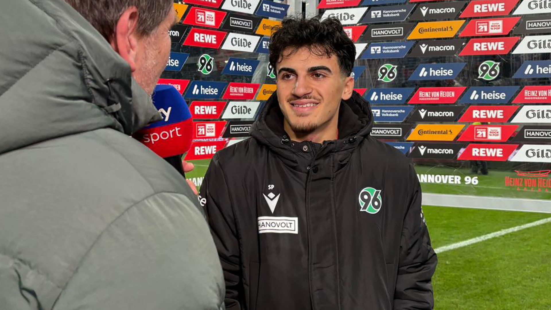 Husseyn Chakroun am Sky-Mikrofon.