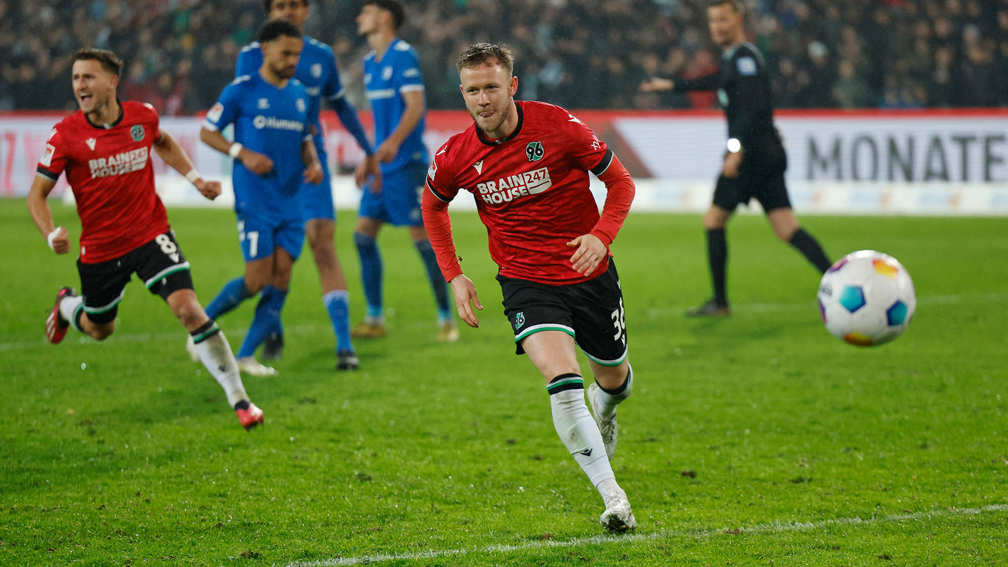 Teuchert jubelt nach einem Tor für 96.