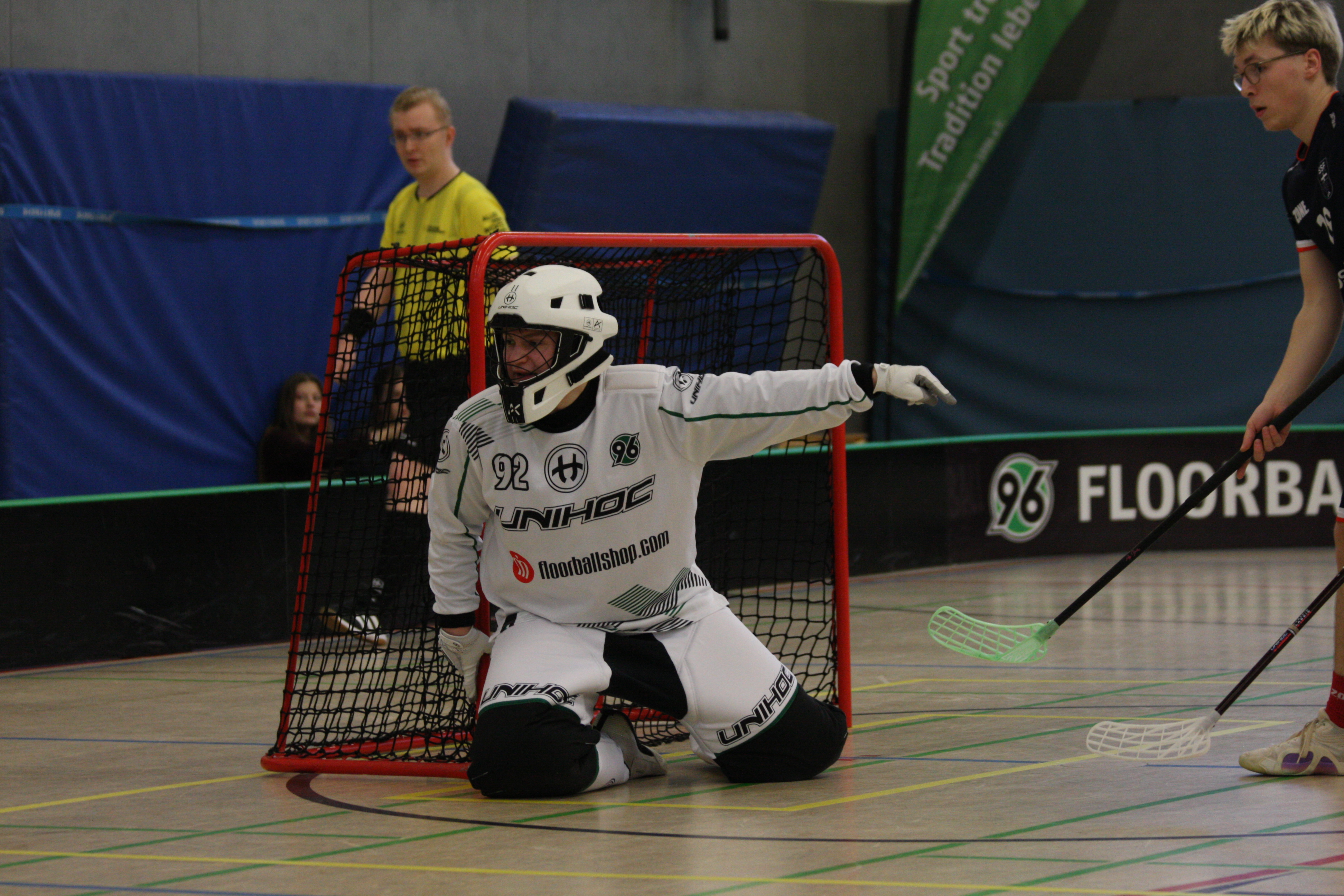 Zu sehen ist der Floorball-Torwart von Hannover 96