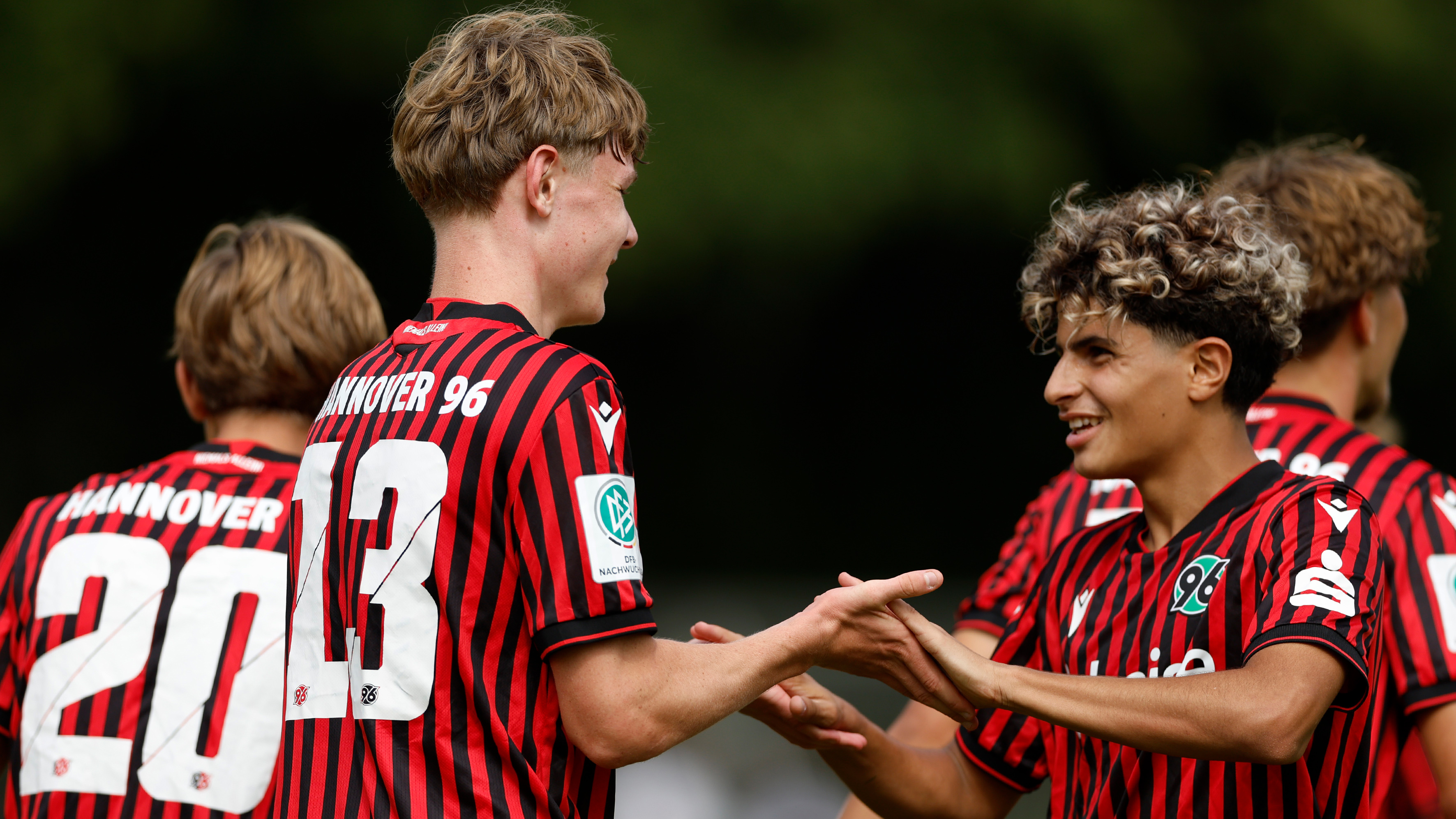 Tamo Knaut und Youssef Ben Said im Trikot der U17 von Hannover 96.