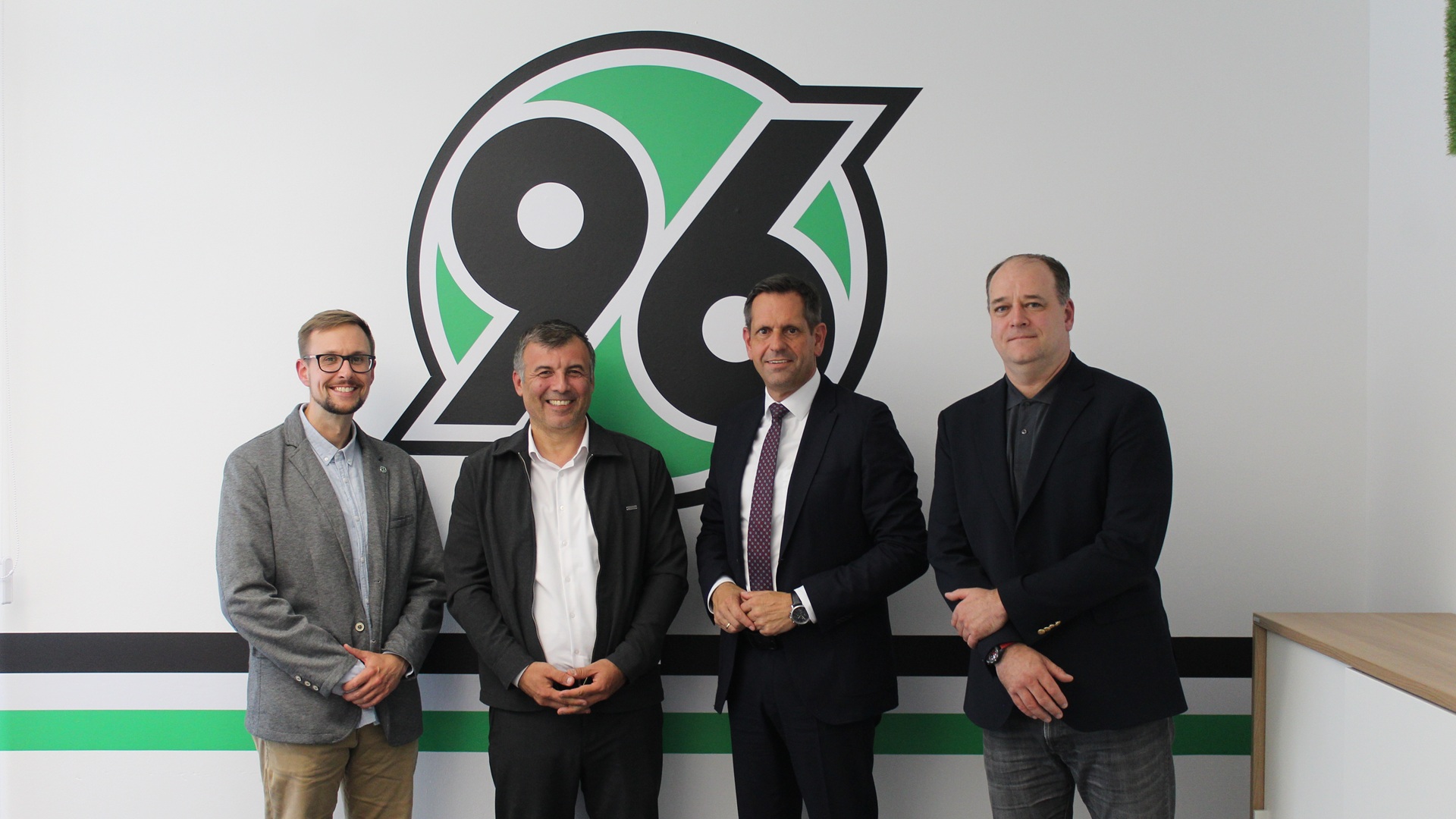 von links nach rechts: Dennis Bluhm, Hakan Alhan, Olaf Lies und Sebastian Kramer