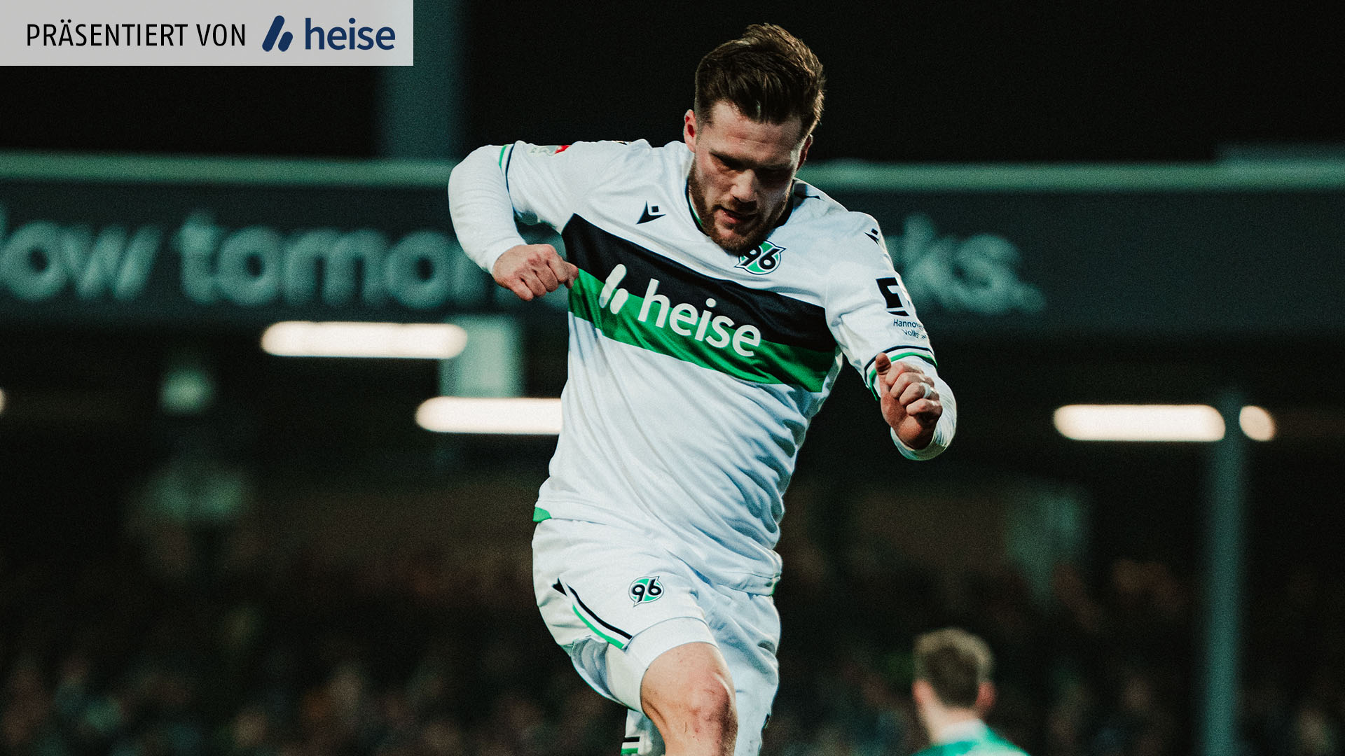 Källman jubelt mit Sprung und geballter Faust.