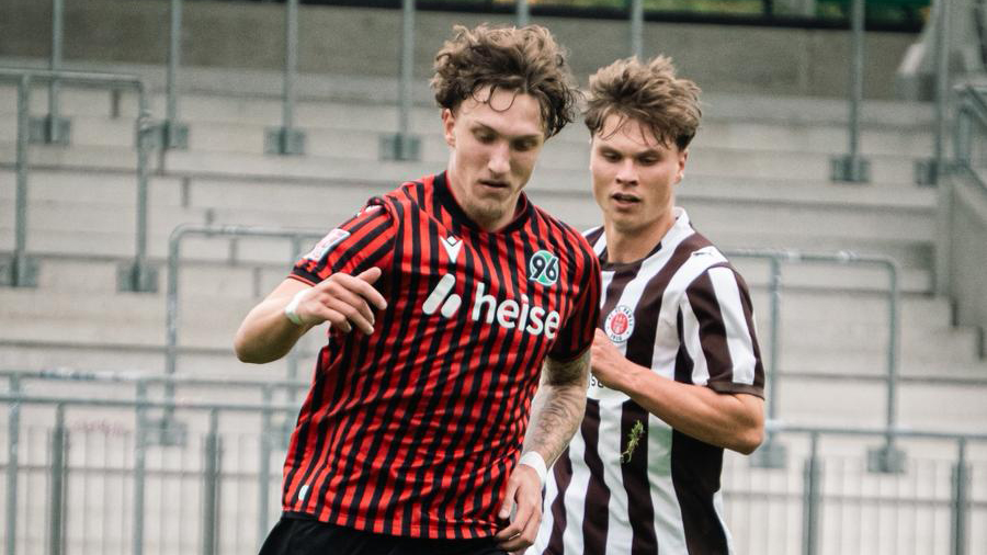 Sean Busch im Trikot der U23 von Hannover 96.
