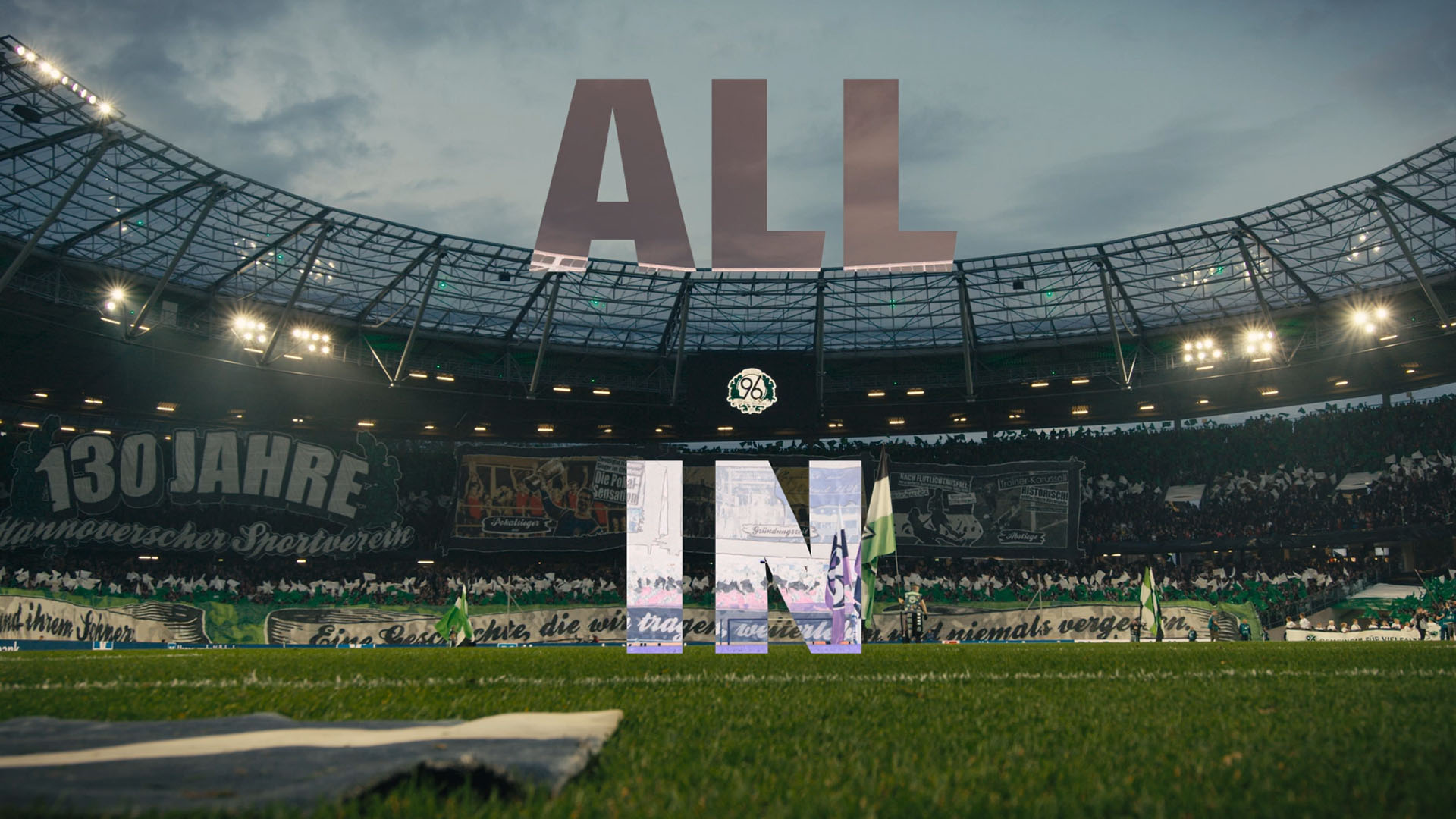 Sicht in das Stadion mit einer Choreografie und der Schrift "ALL IN"