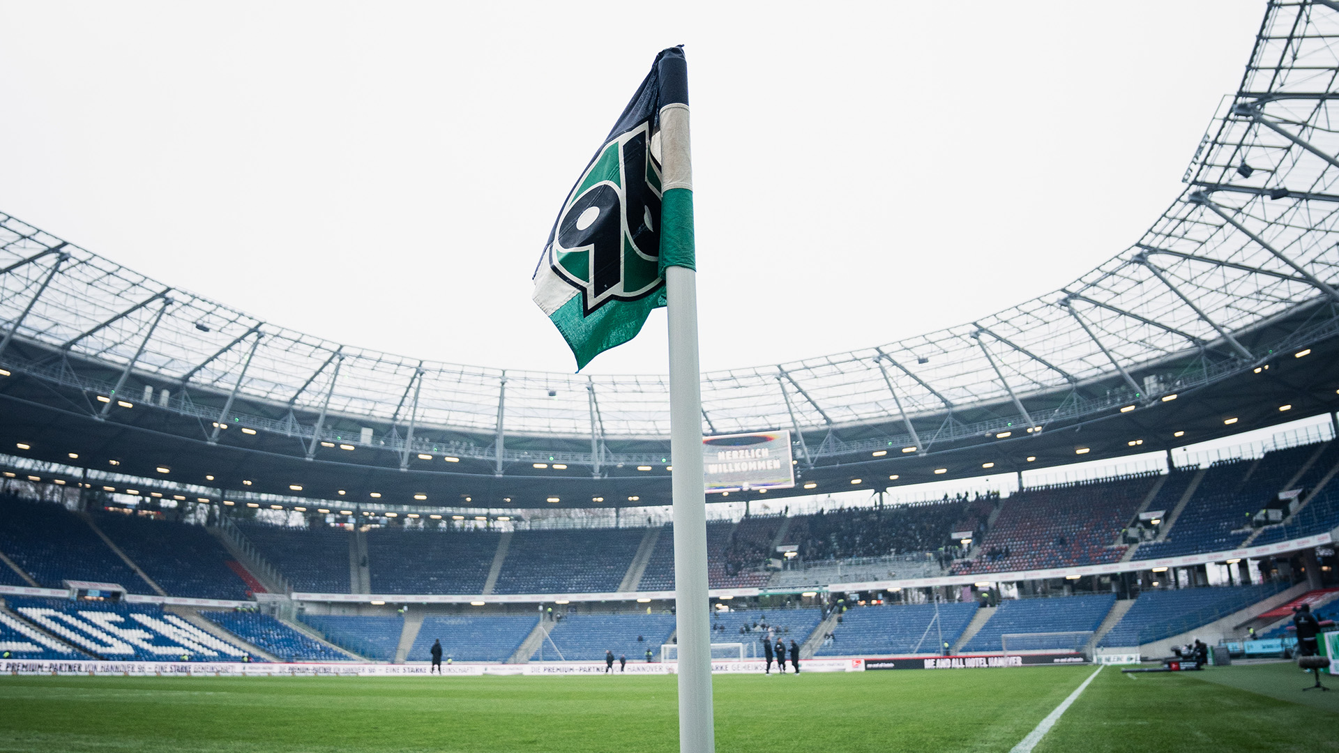 96-Stadion auf Höhe der Eckfahne.