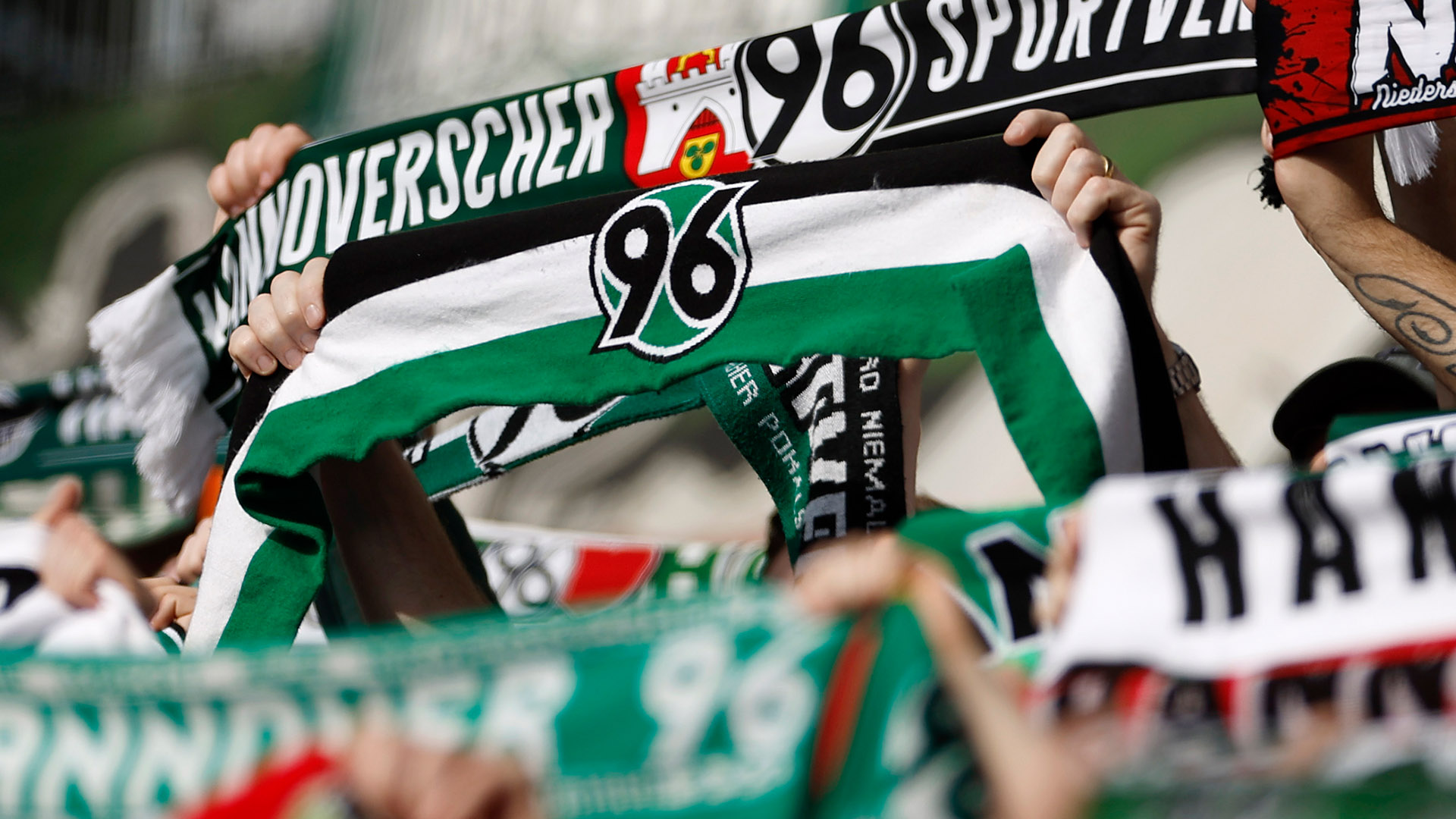 Nahaufnahme von 96-Schals.