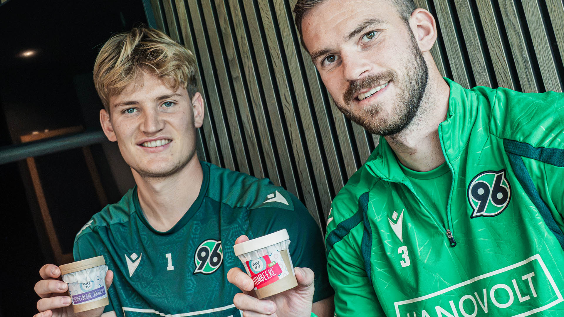 Pascal Loretz und Boris Tomiak mit nicezeit-Eis.