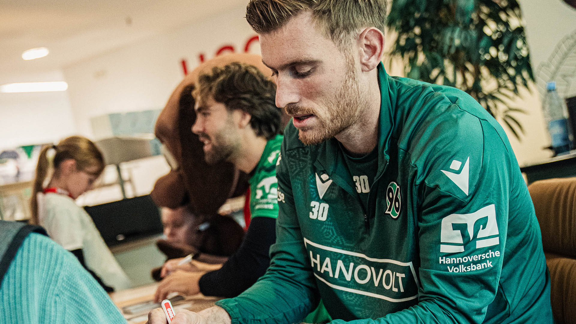 Leo Weinkauf und Kolja Oudenne mit Kids.