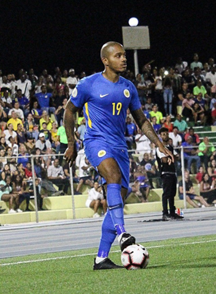 Charlison Benschop für Curacao am Ball.
