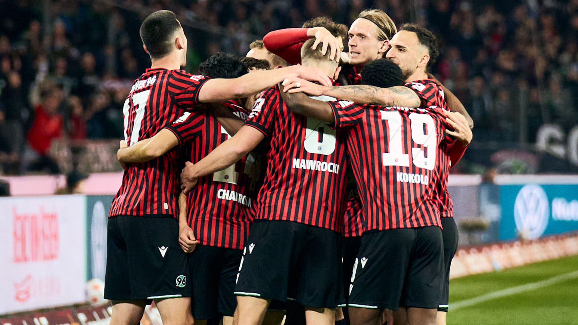 Eine Jubeltraube aus 96-Spielern.