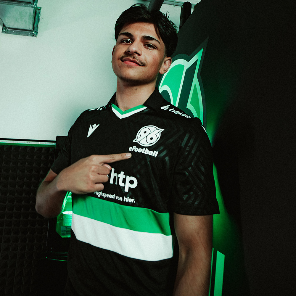 Djamal Golla zeigt auf 96 Logo.