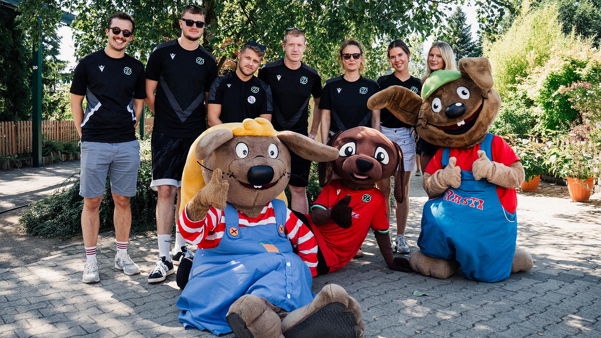 Maskottchen mit 96-Mitarbeitern