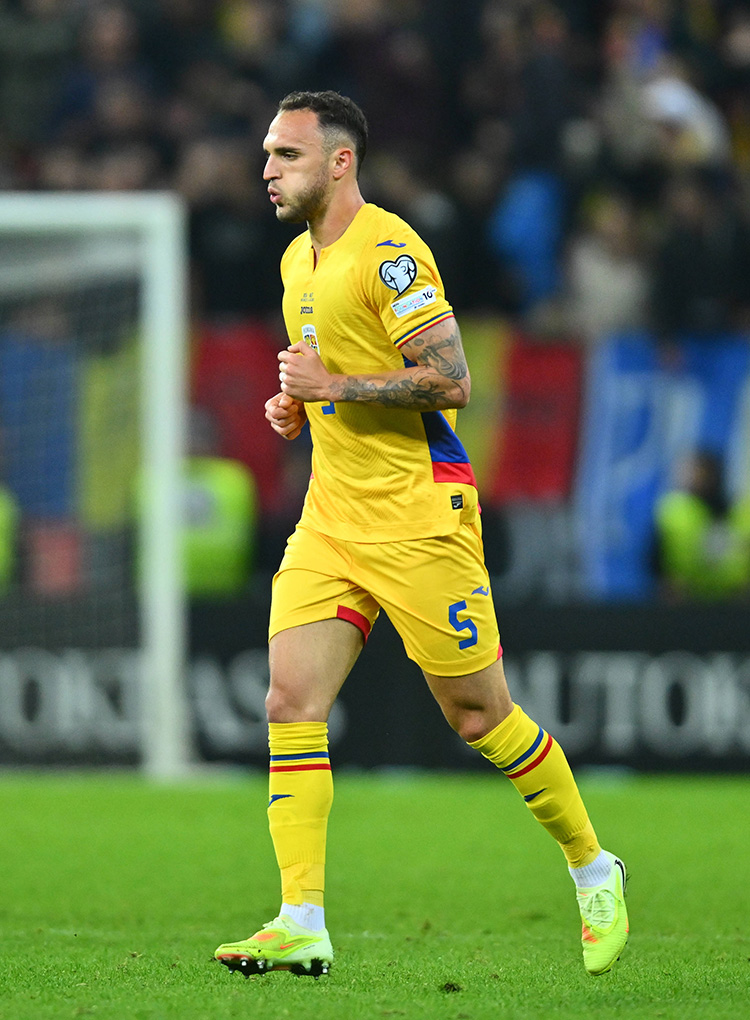 Virgil Ghita im Rumänien-Trikot pustet durch.