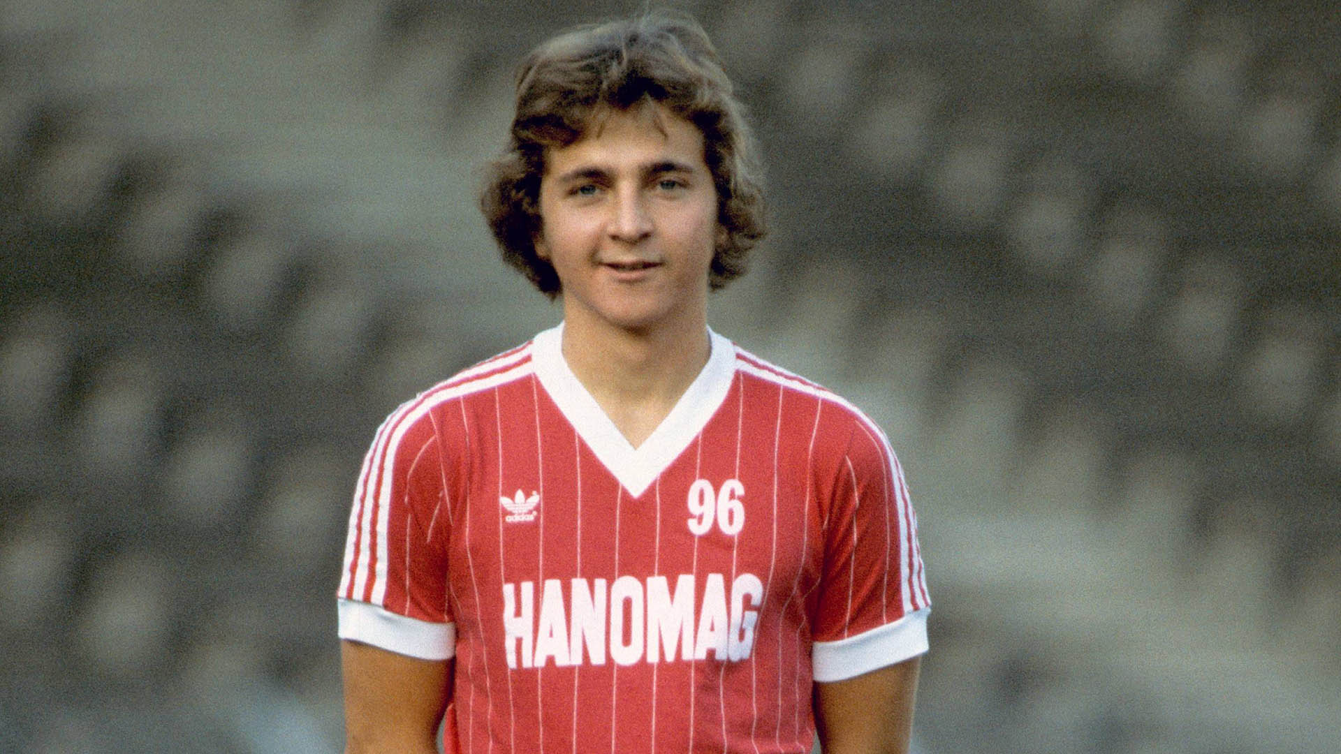 Detlef Hennies lächelt für ein Foto in die Kamera.