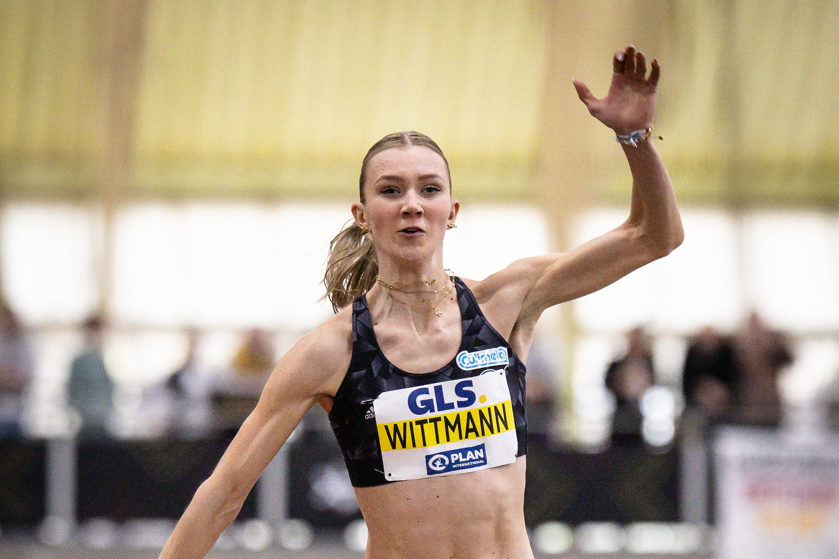 Kira Wittmann gerade beim ihrem finalen Sprung im Finale.