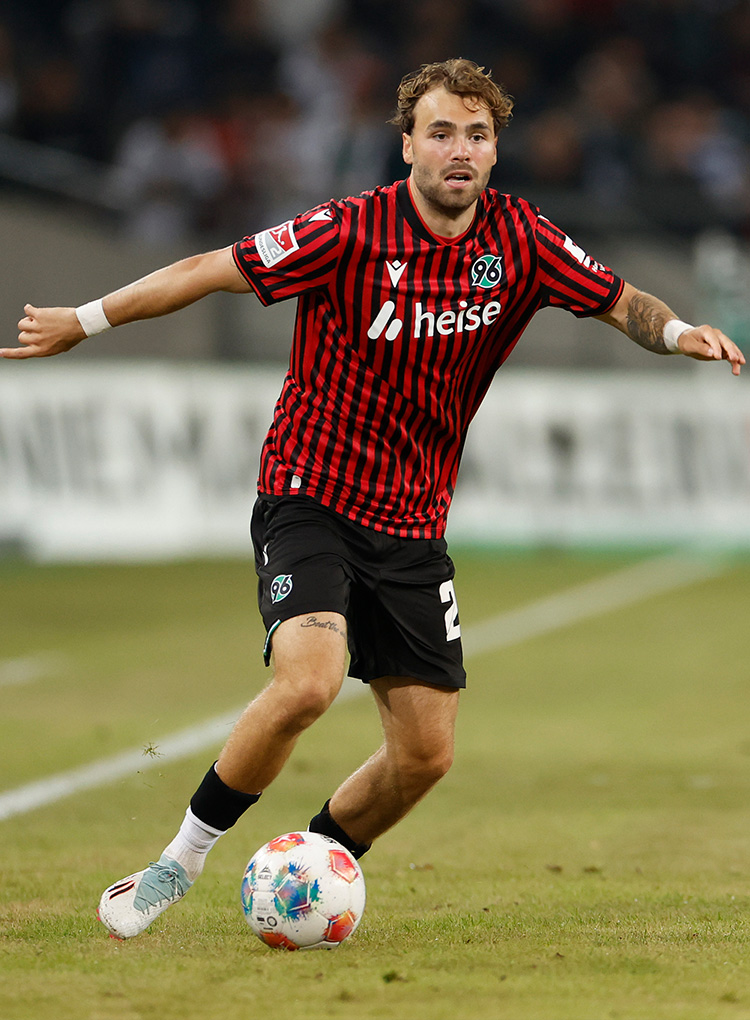 Kolja Oudenne am Ball.