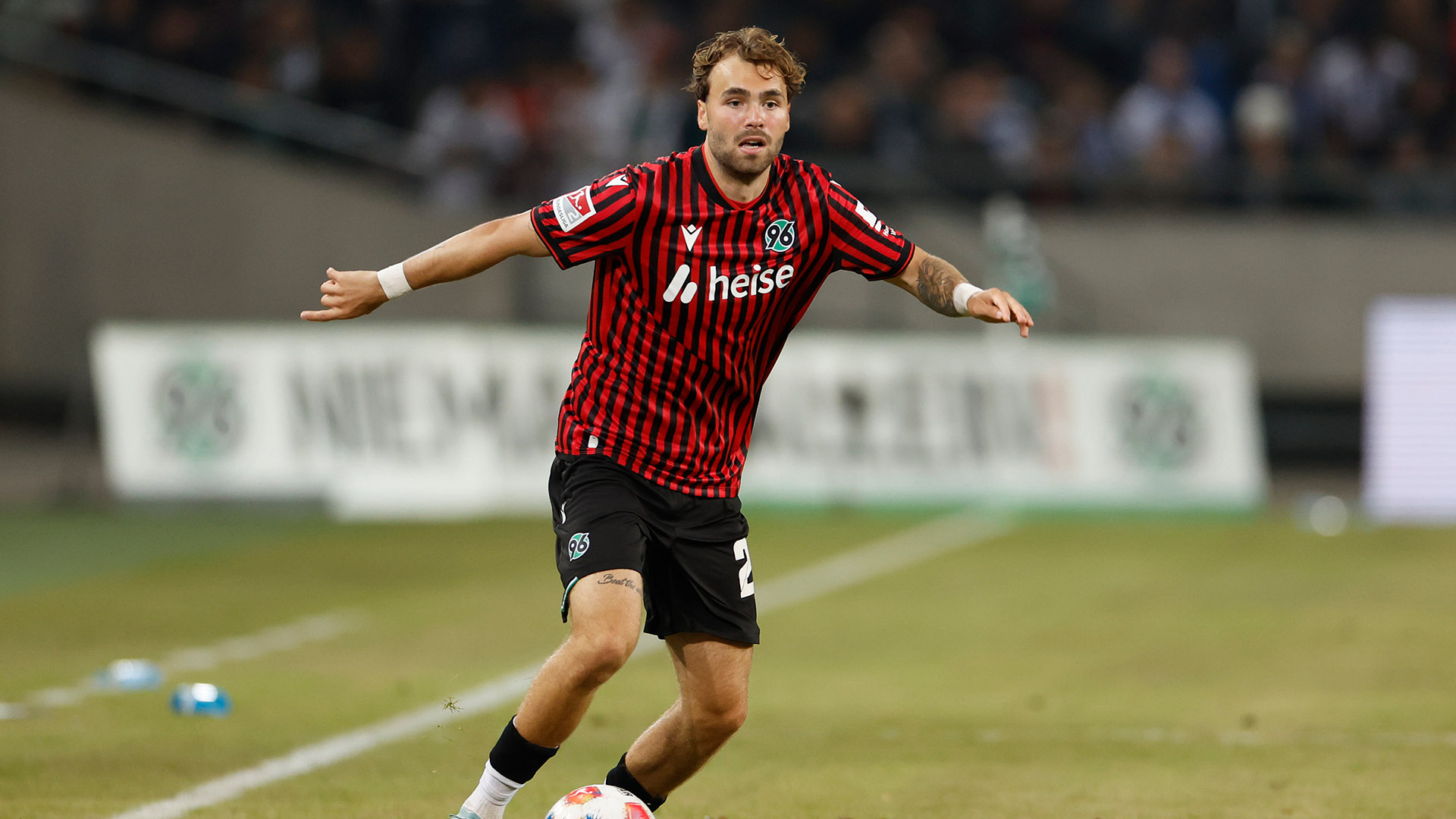 Kolja Oudenne am Ball.