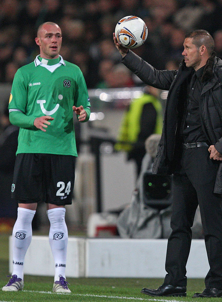 Christian Pander und Diego Simeone.