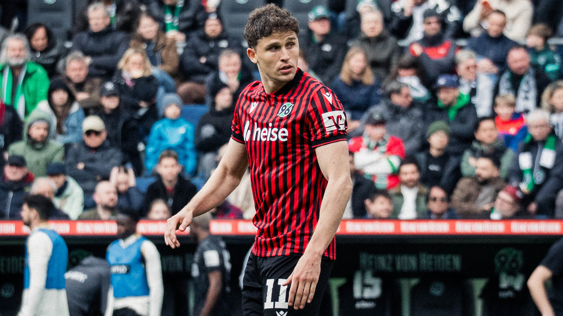 Benedikt Pichler im roten 96-Trikot.