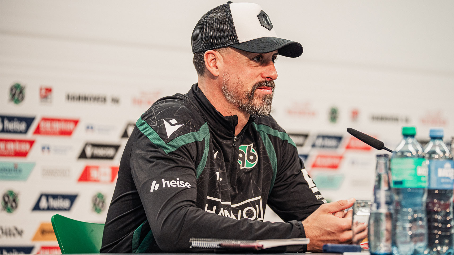 Sandro Wagner auf der PK-Bühne.