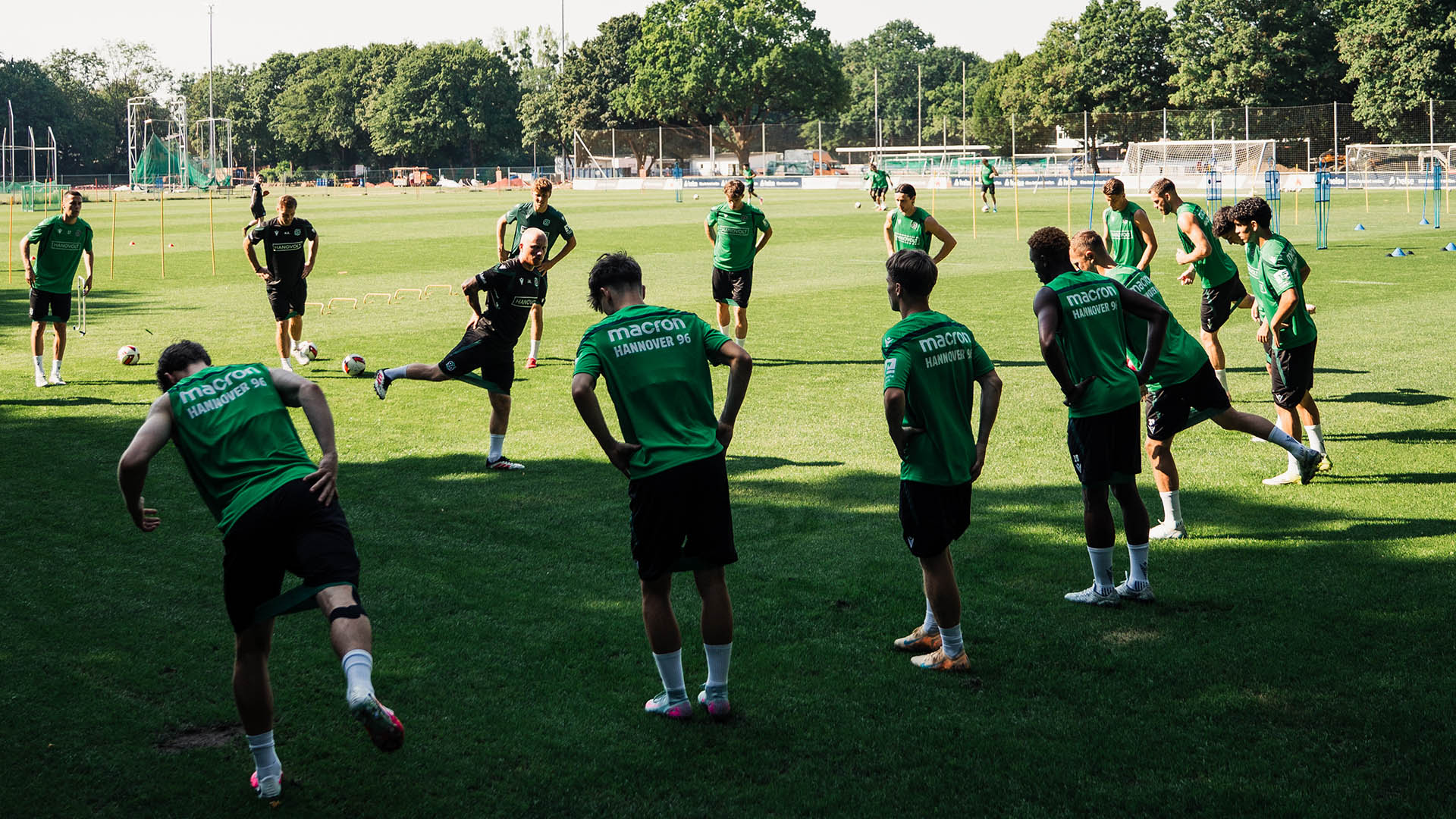 96-Spieler auf dem Trainingsplatz.