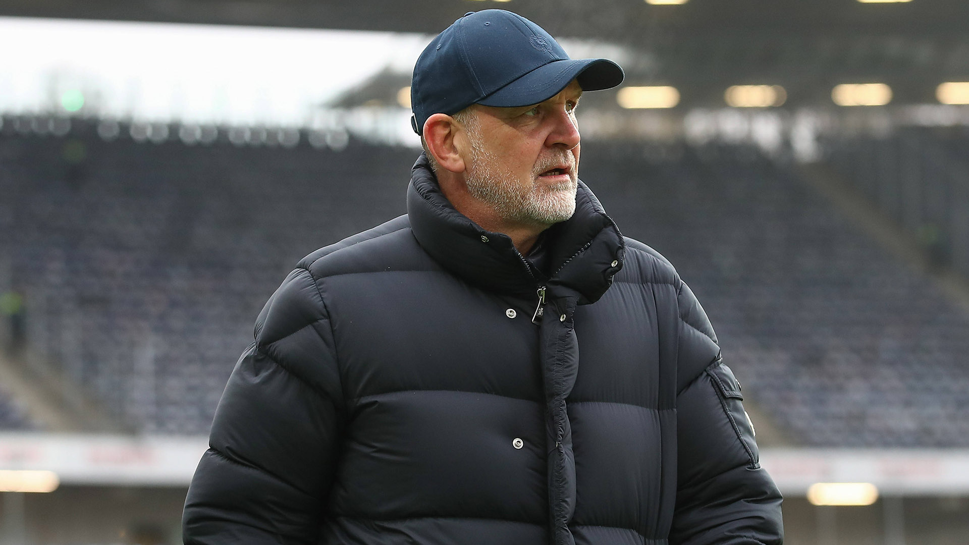 Jörg Schmadtke in der Heinz von Heiden Arena.