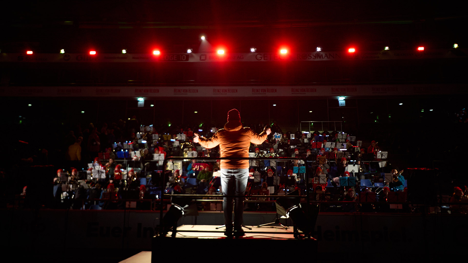 Bläser in der Arena.