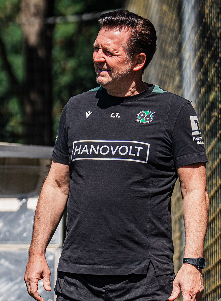 Christian Titz am Rande des Trainingsplatzes