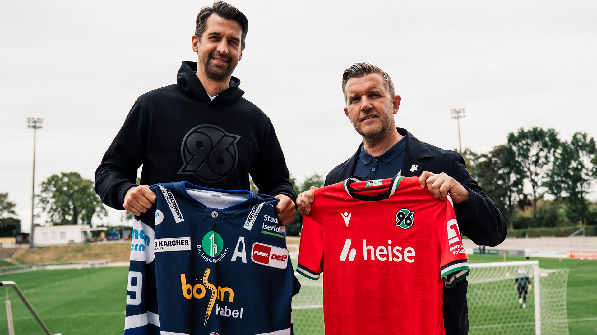 Boldt und Fritzmeier beim Trikottausch.
