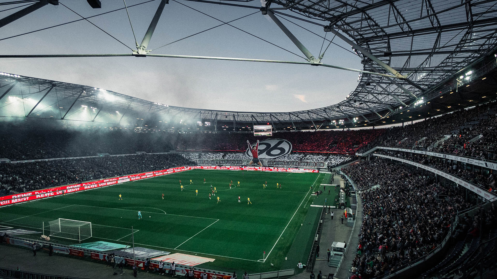 Die Heinz von Heiden Arena mit einer großen Choreo.