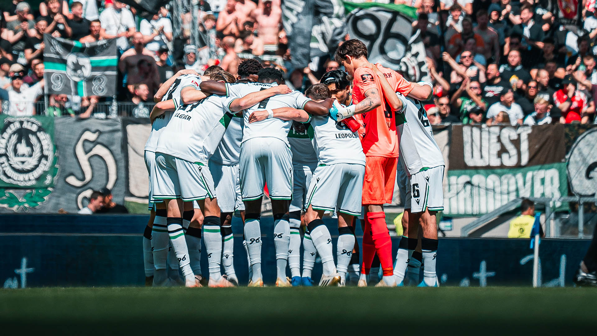 Das 96-Team im Mannschaftskreis.