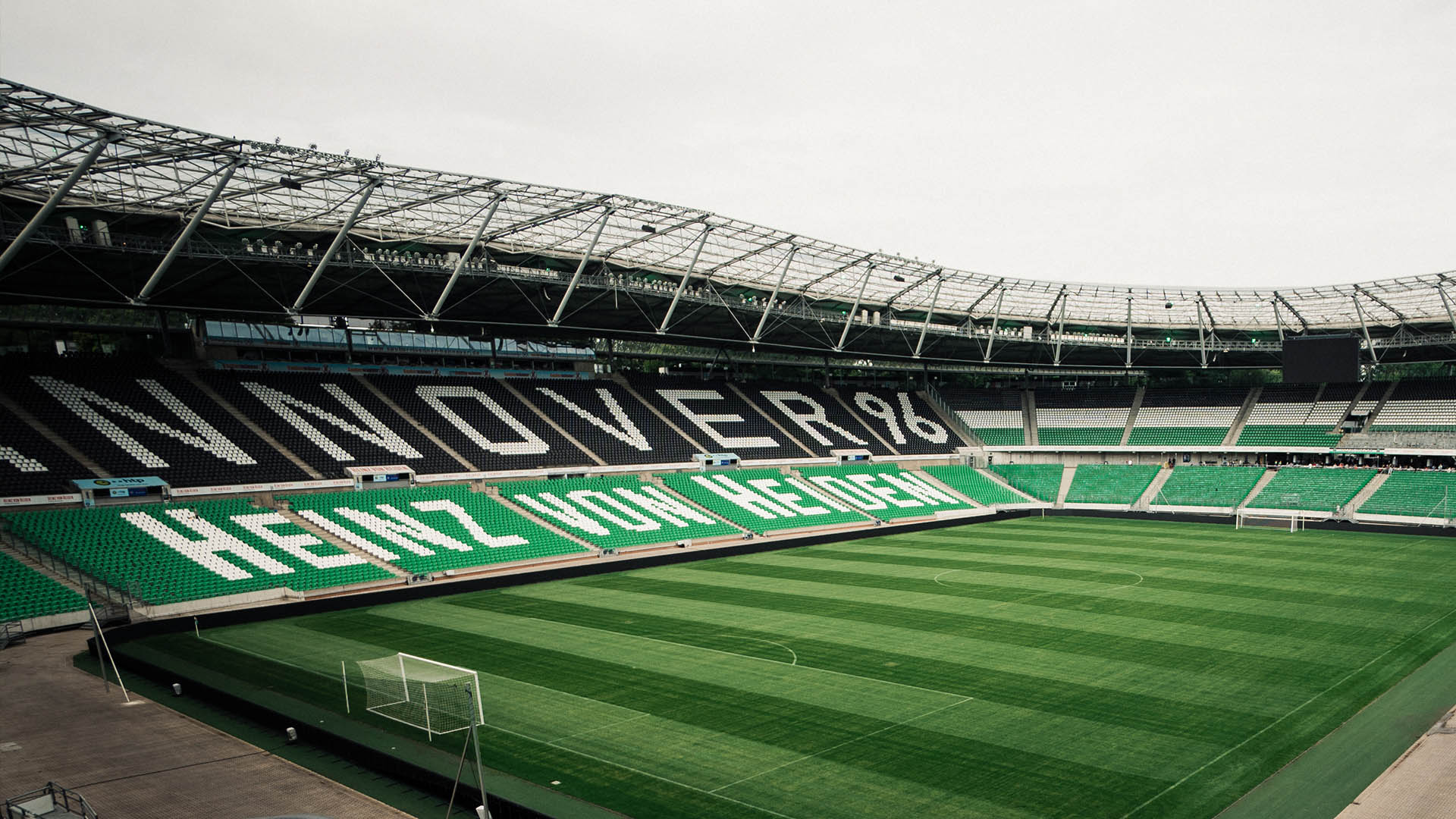 Die leere Heinz von Heiden Arena.