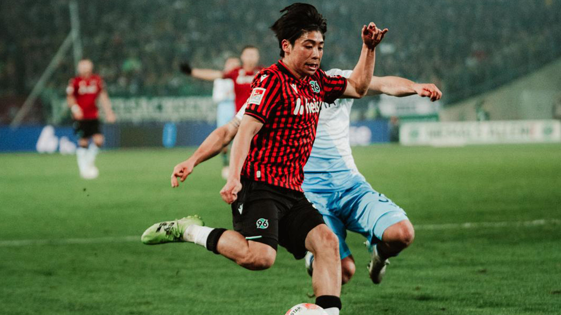 Daisuke Yokota im Zweikampf.