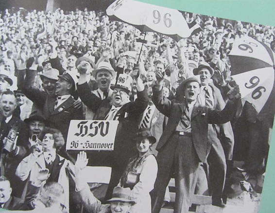 Fans von Hannover 96 feiern den Meistertitel 1938. Foto: Hannover96.de